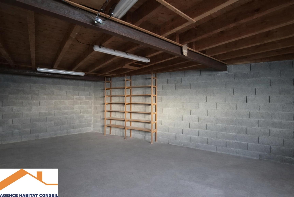 Location Commerce divers 200 m² à Les Lucs-sur-Boulogne 950 € CC /mois