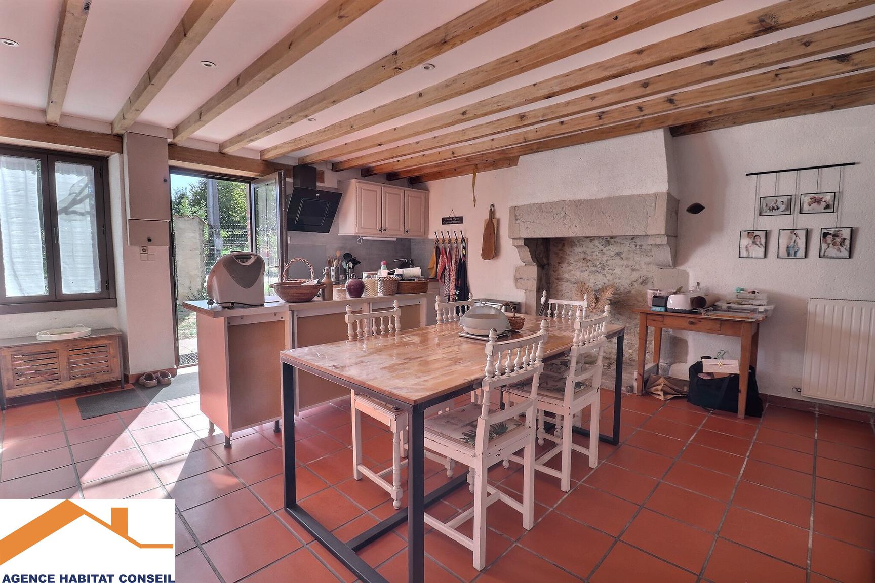 Vente Maison 209 m² à Saint-Étienne-du-Bois 399 000 €