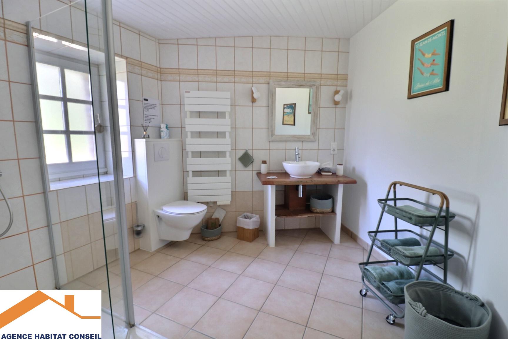 Vente Maison 209 m² à Saint-Étienne-du-Bois 399 000 €