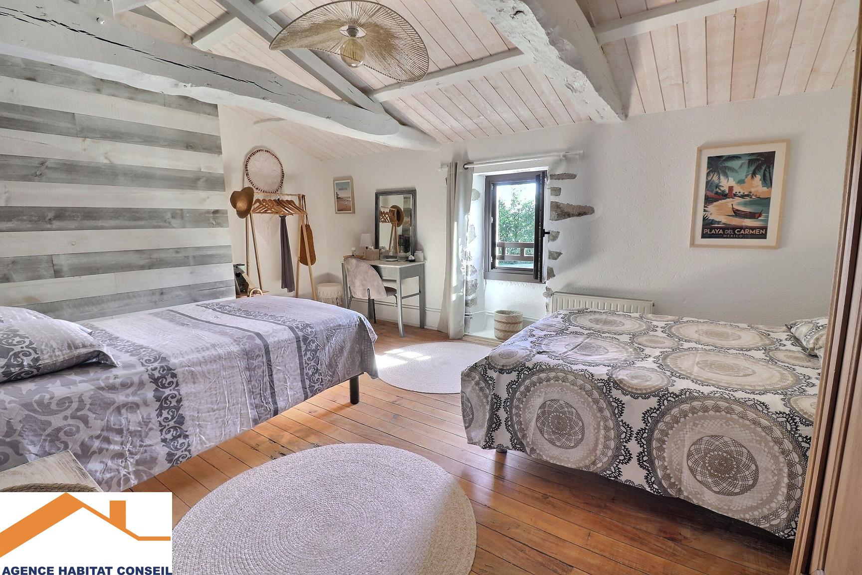 Vente Maison 209 m² à Saint-Étienne-du-Bois 399 000 €