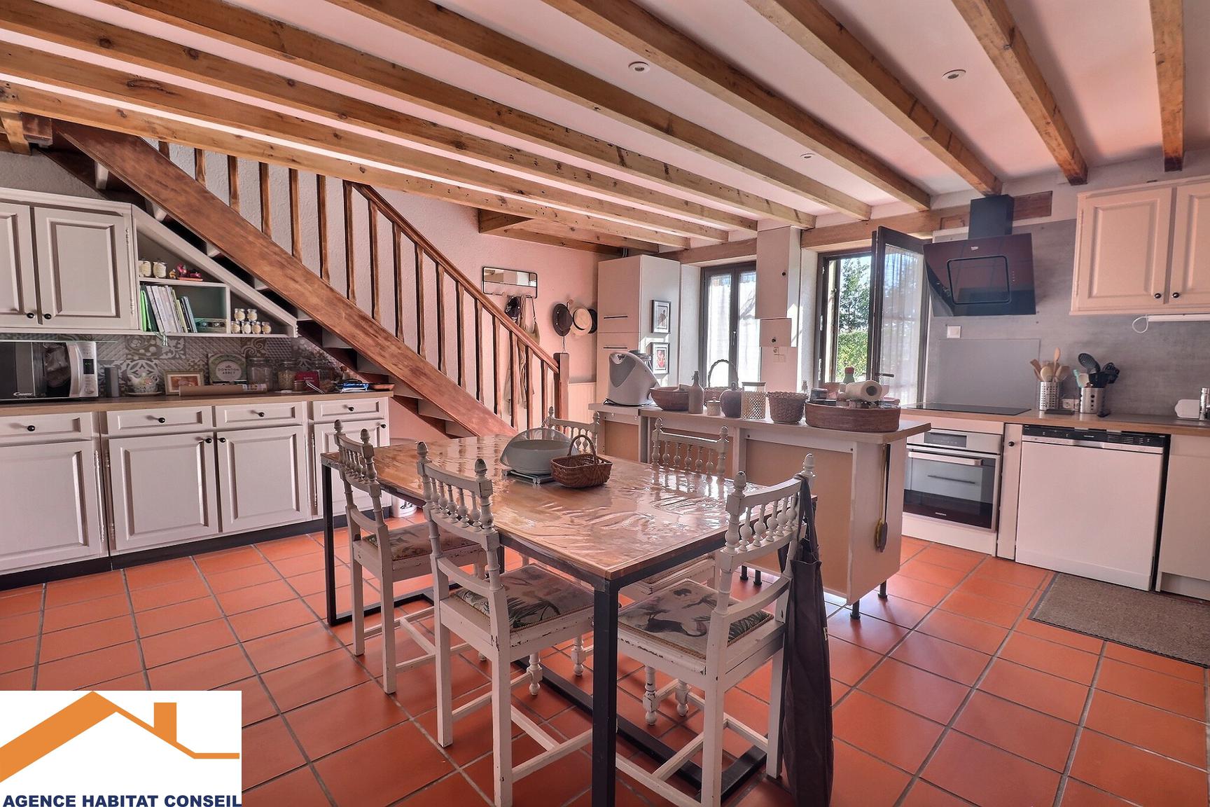 Vente Maison 209 m² à Saint-Étienne-du-Bois 399 000 €