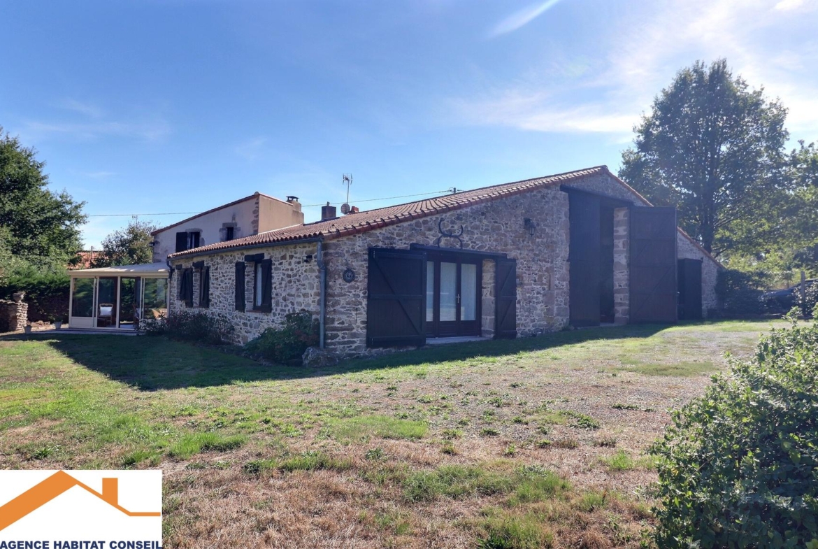 Vente Maison 209 m² à Saint-Étienne-du-Bois 399 000 €