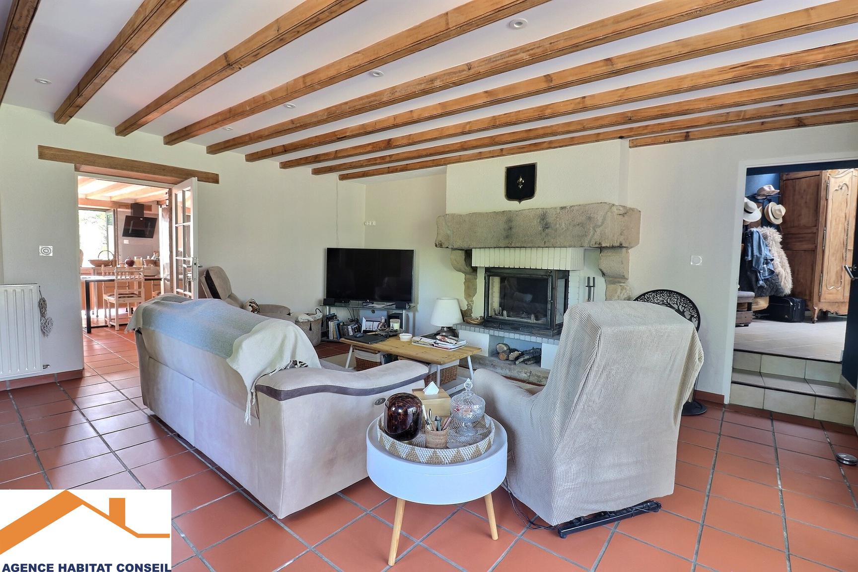Vente Maison 209 m² à Saint-Étienne-du-Bois 399 000 €