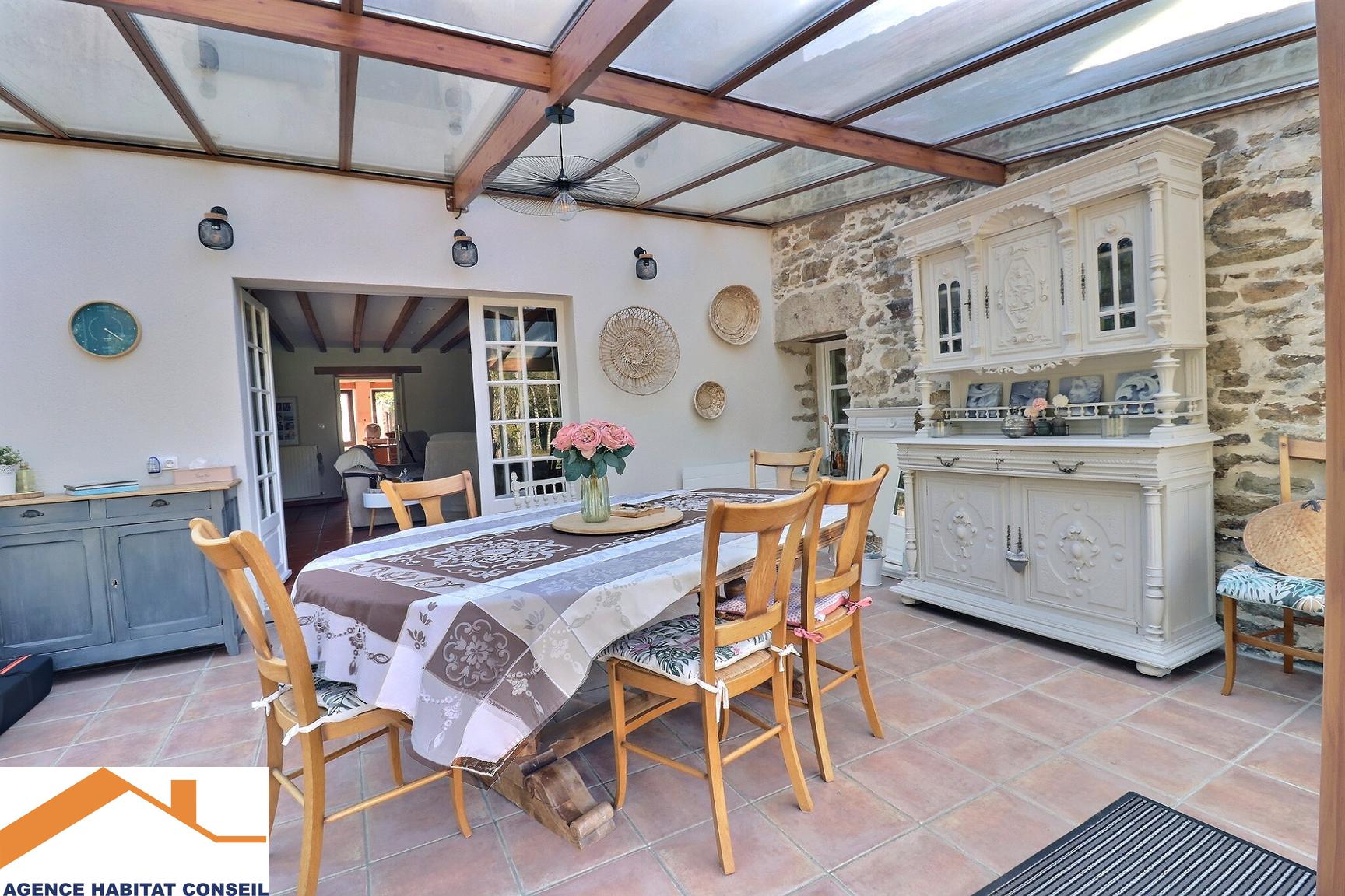 Vente Maison 209 m² à Saint-Étienne-du-Bois 399 000 €