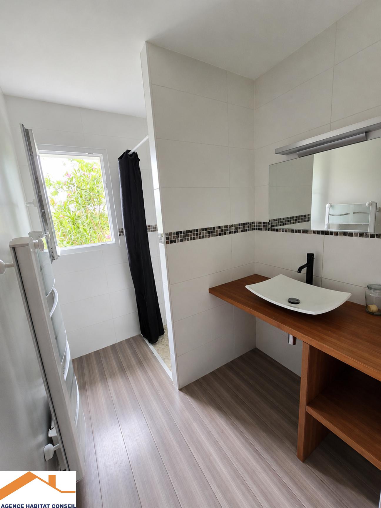 Vente Maison 79 m² à Saint-Étienne-du-Bois 199 000 €