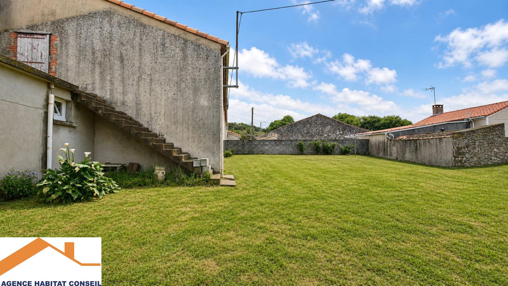 Vente Maison 110 m² à Le Poiré-sur-Vie 135 000 €