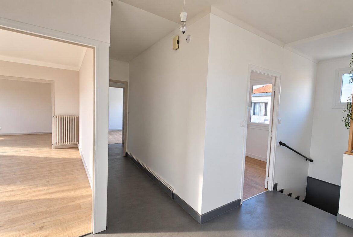 Location Appartement 80 m² à Les Sables-d’Olonne 900 € CC /mois